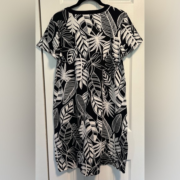 Women's Old Navy Tropical Pattern Fitted Crew Neck Tee Dress - Picture 4 of 4
